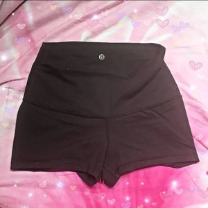 Lululemon Highwaisted fold over Boogie short black